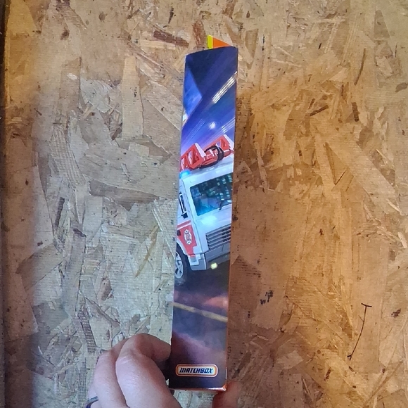 Matchbox 5-Pack Rescue & Service Vehicles - Picture 3 of 9